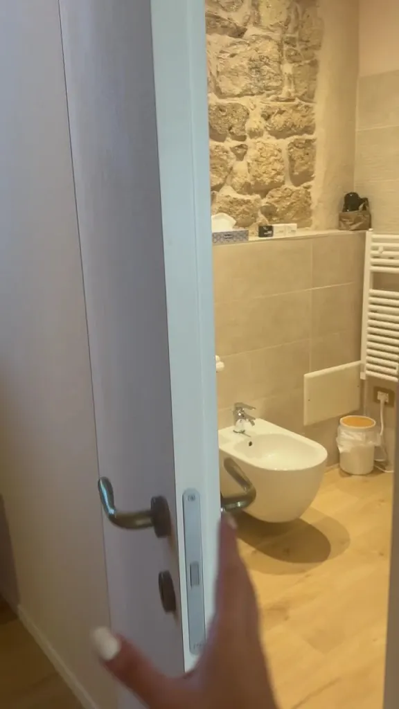 Camilo van Hoof_PedrAmare_Villanova Monteleone_recensione