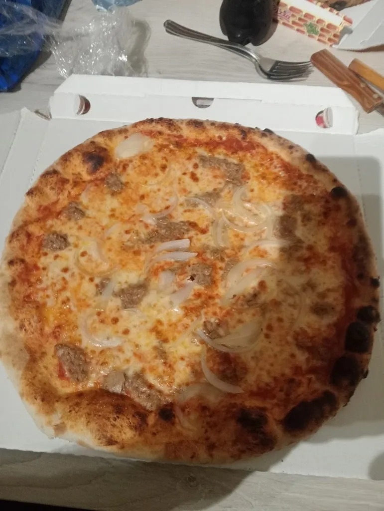 Nicola Pilloni_Pizzeria New Piccadilly | Bisteccheria Villaspeciosa_Villaspeciosa_review