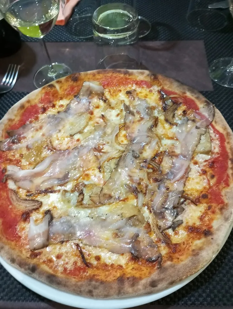 Laura Zara_Pizzeria New Piccadilly | Bisteccheria Villaspeciosa_Villaspeciosa_review