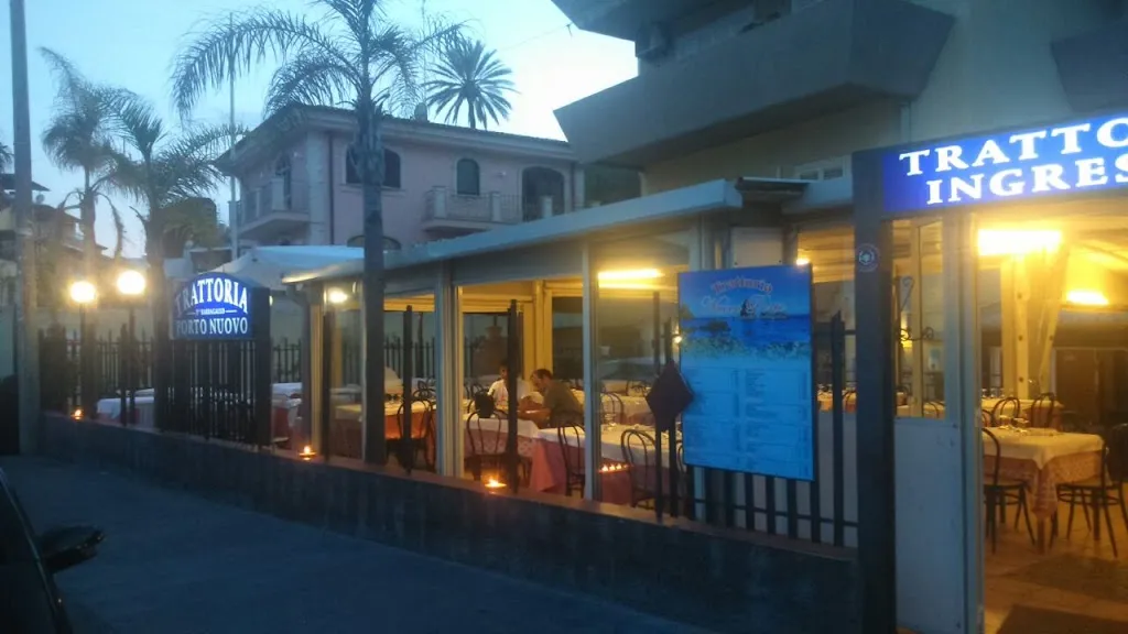Trattoria Porto Nuovo restaurant in Acitrezza