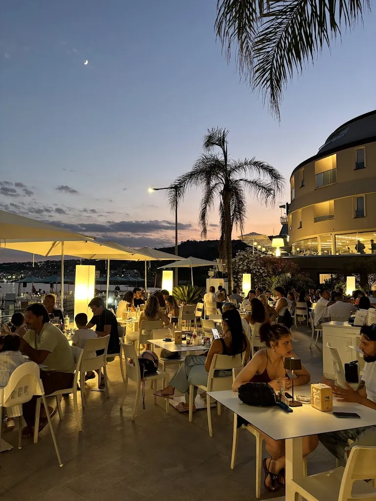 Max Caminita_Sicilia's Cafe de Mar_Acitrezza_review