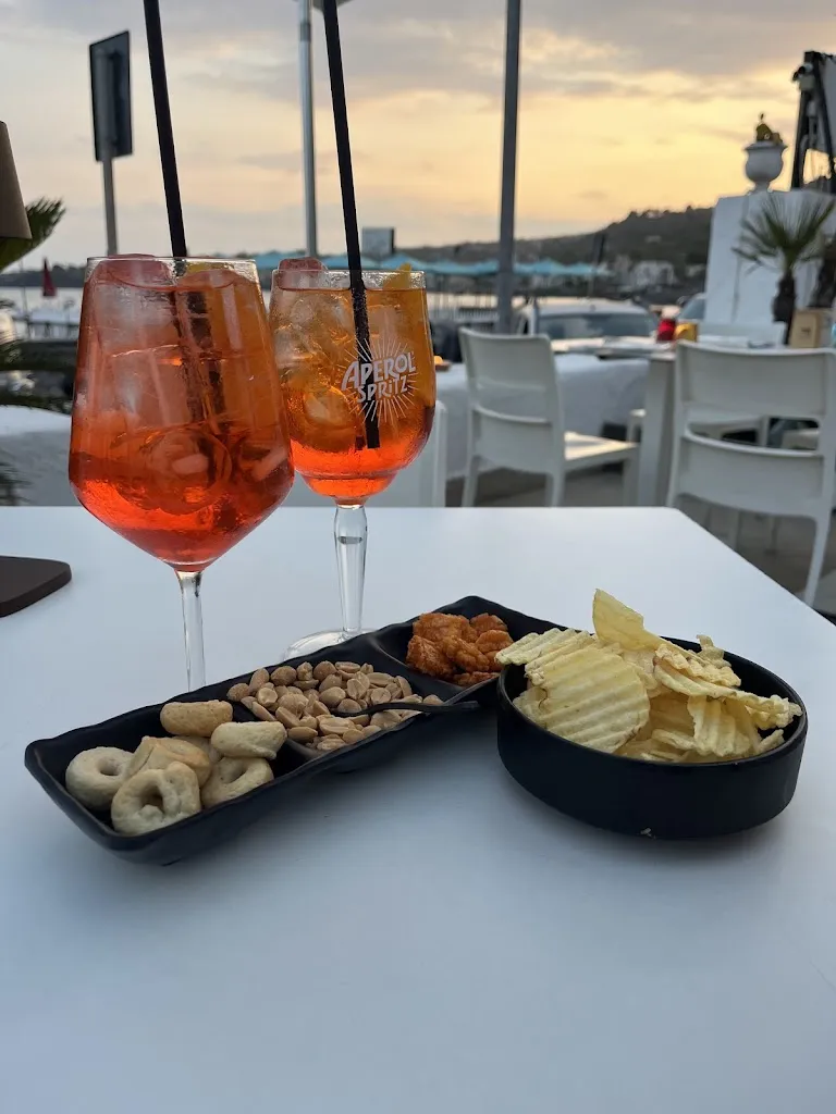 Miguel Alejandro Roque Horta_Sicilia's Cafe de Mar_Acitrezza_review