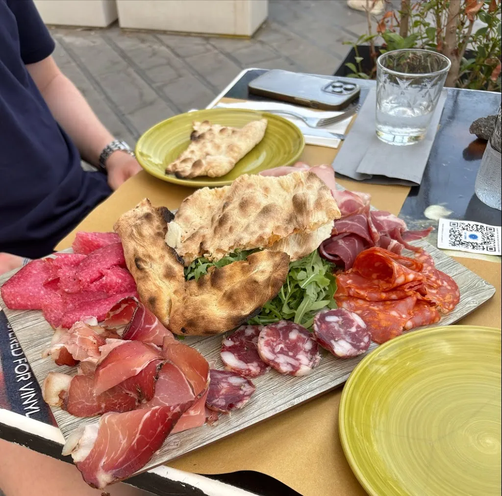 Karoline Victoria Grundfør_La Luna ad Aci Castello_Aci Castello_review