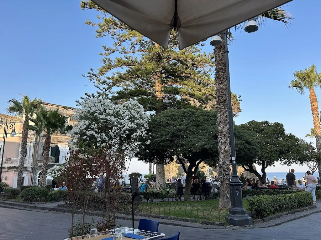 Chris Klimmek_La Luna ad Aci Castello_Aci Castello_review