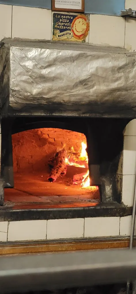 Hans Sokk_Pizzeria Euro_Aci Sant'Antonio_review