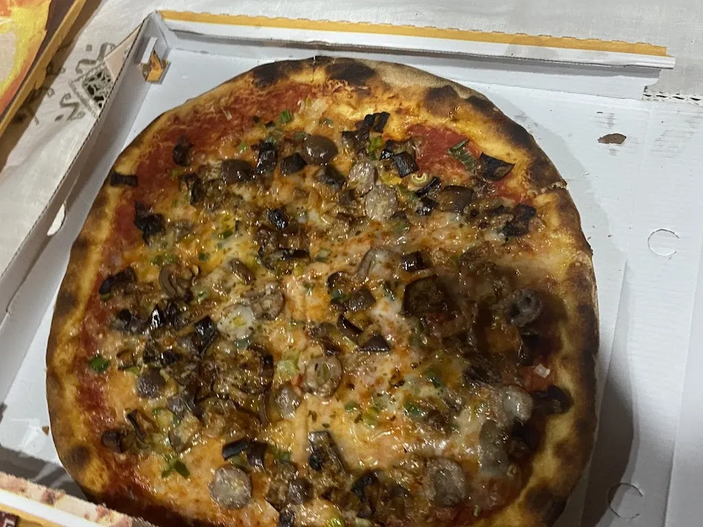 Gabriele_Pizzeria Le Tre Stelle_Aci Sant'Antonio_review