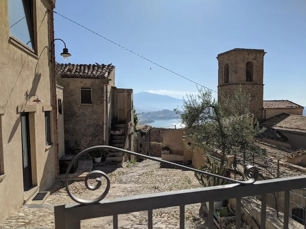 Dustin Clawson_Houses in Borgo_Agira_review