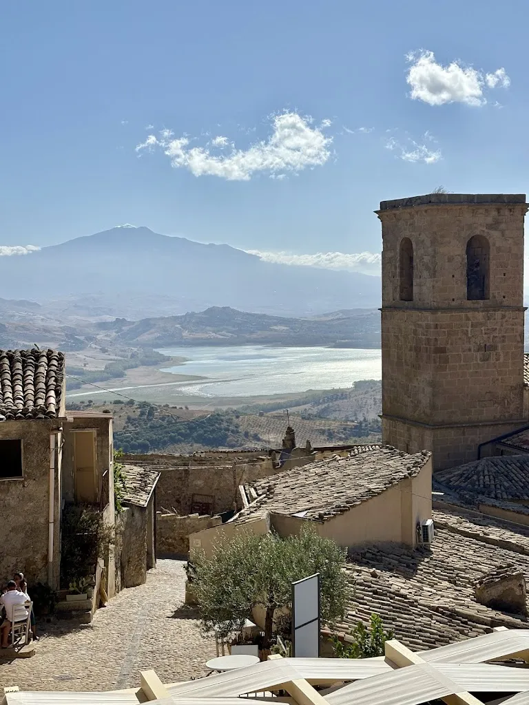 Gustav Johansson_Case al Borgo-Agira Centre-Home Relais_Agira_review