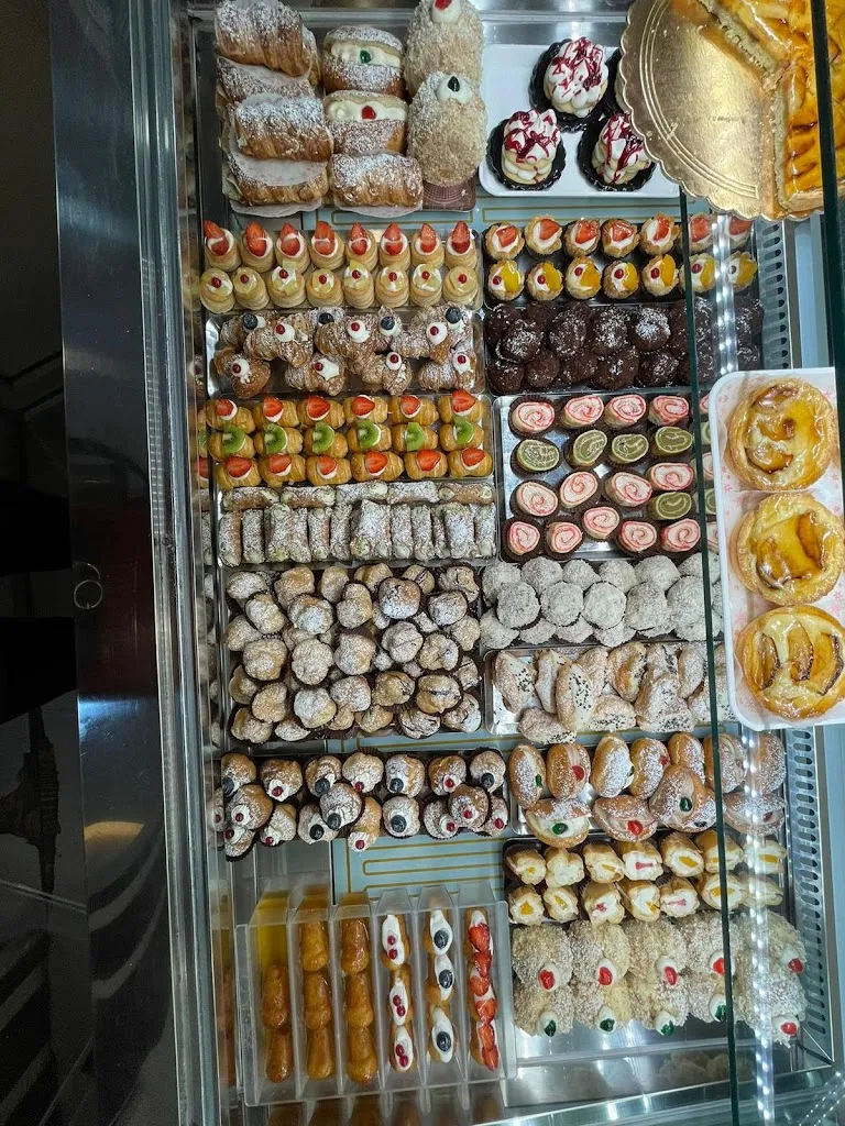 Time Out Cafè restaurant in Acquedolci