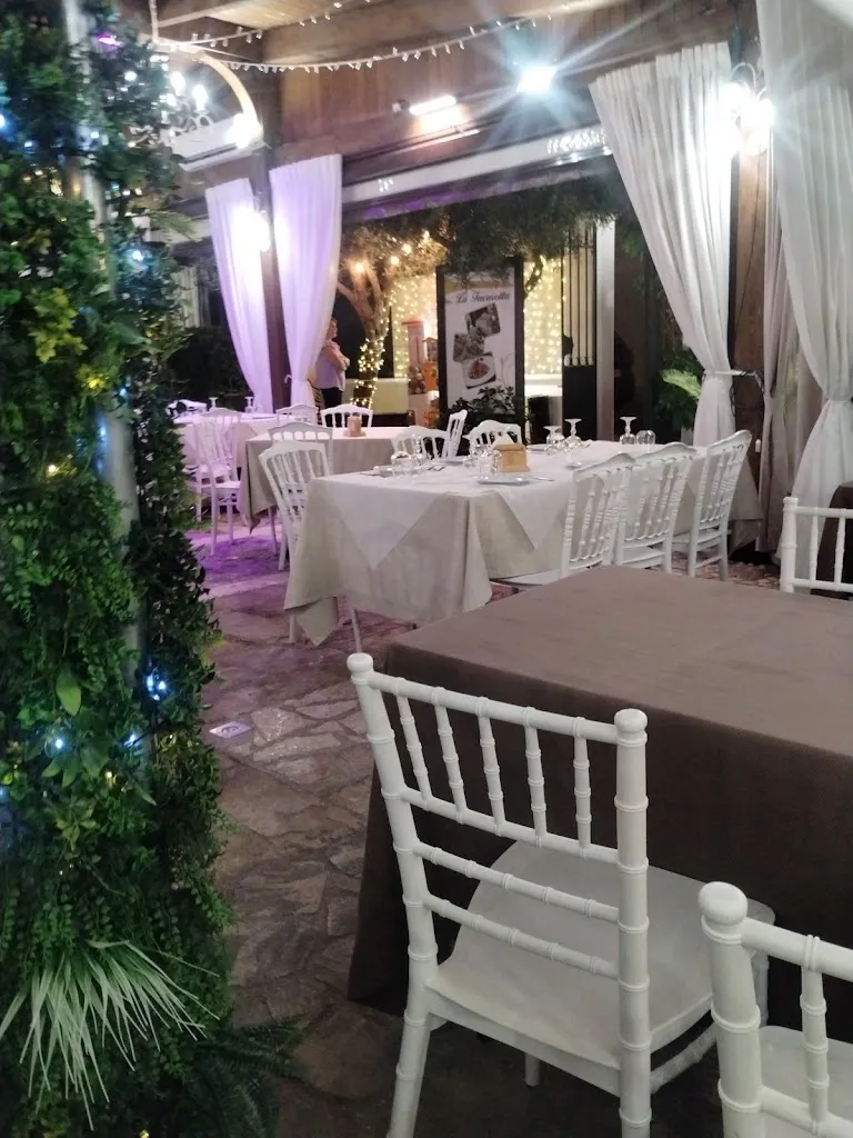 La Favarotta Ristorante pizzeria sala banchetti_Agliandroni-Paternella_slider_image_3