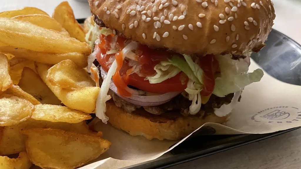 Haitham Shaaban_Trilona Burgers_Agliandroni-Paternella_review