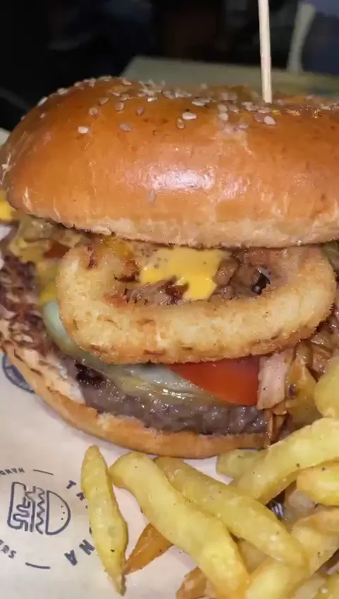 Trilona Burgers_Agliandroni-Paternella_slider_image_2