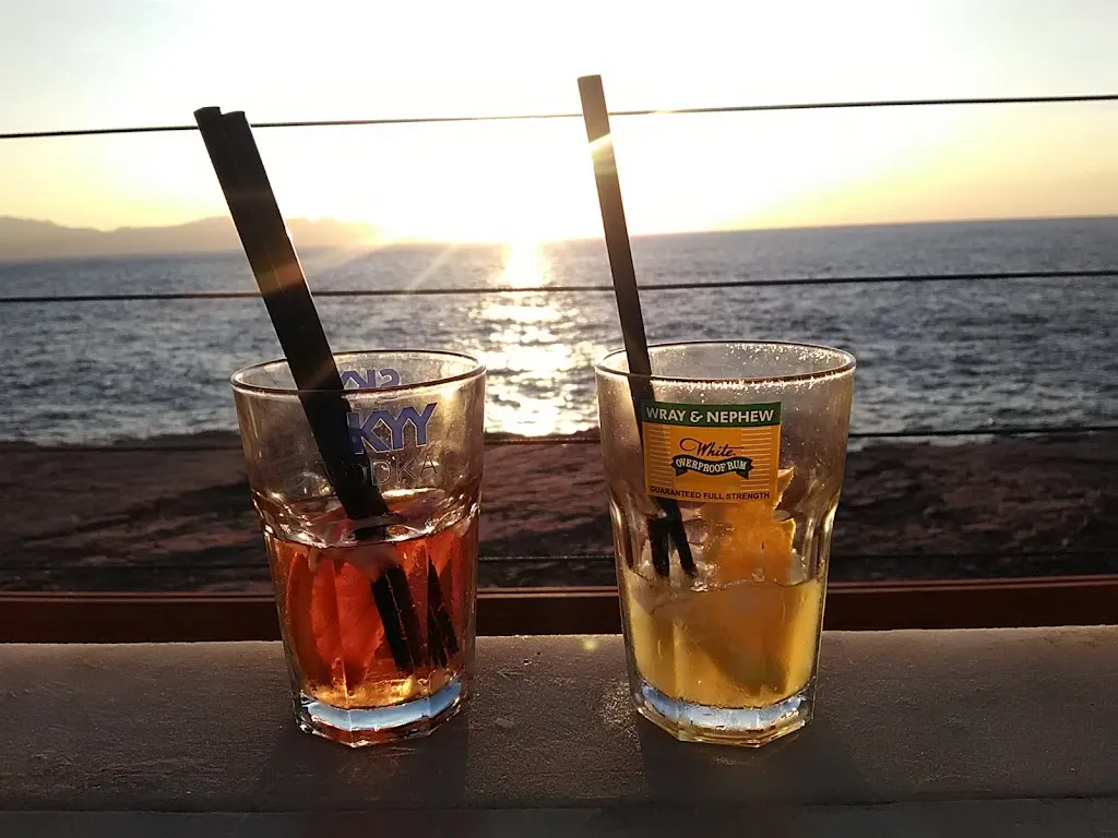 Menu_iCLUB Lounge Restaurant_Agliandroni-Paternella_image_2