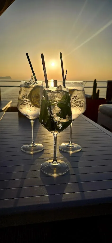 Menu_iCLUB Lounge Restaurant_Agliandroni-Paternella_image_3