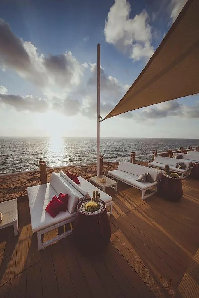 iCLUB Lounge Restaurant_Agliandroni-Paternella_slider_image_1