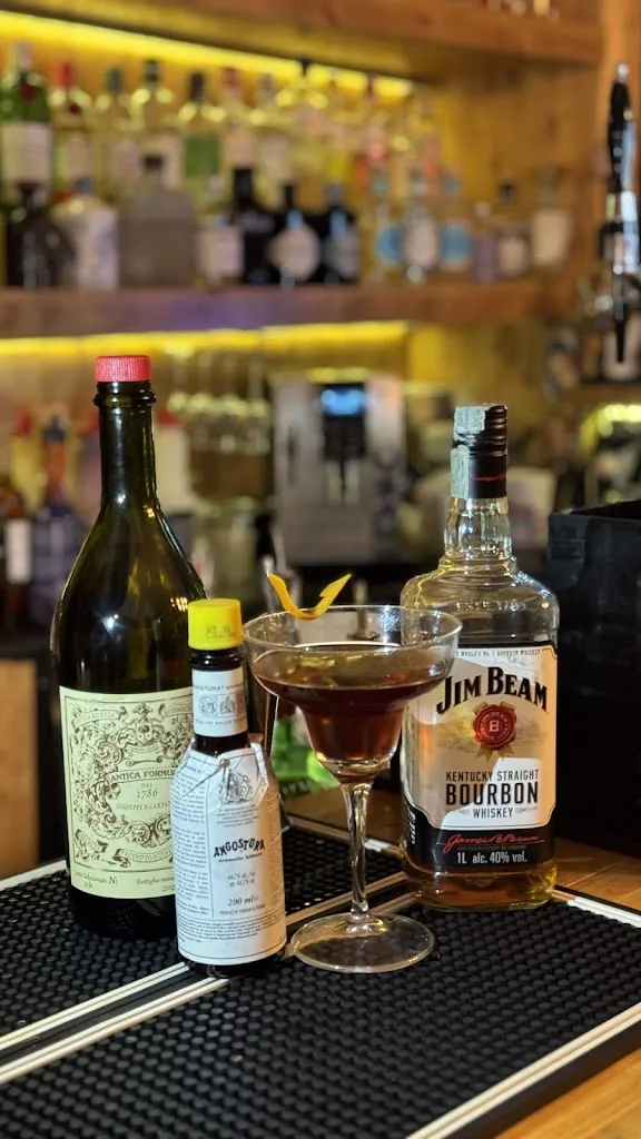 Ananda Castle Food & Drink_Adrano_slider_image_3