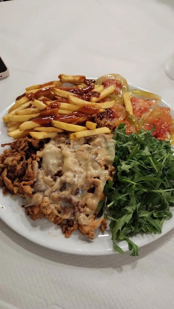 Gusto Piu' Pizzeria restaurant in Adrano