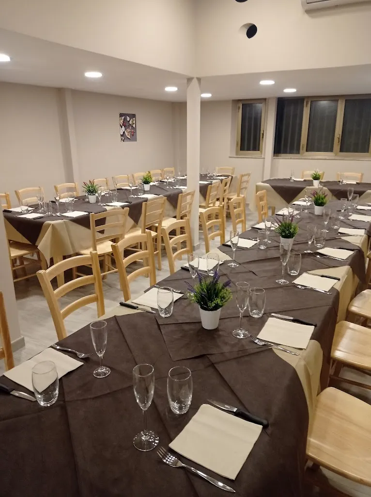 Pizzeria pizzapizza restaurant in Adrano