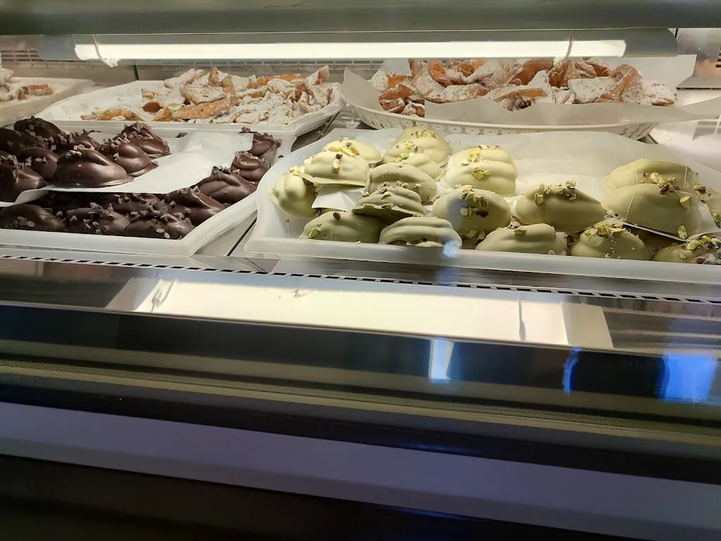 Tomaselli Bar&Pasticceria restaurant in Adrano