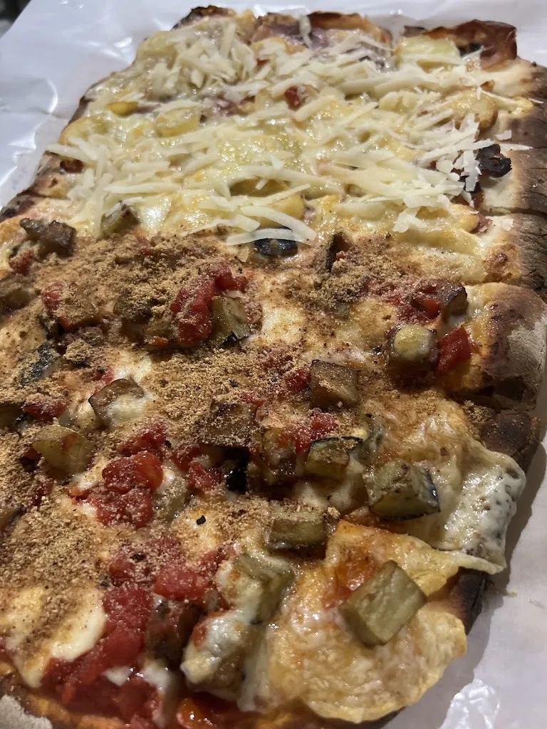 Pizzeria il Magazzino restaurant in Alì Terme