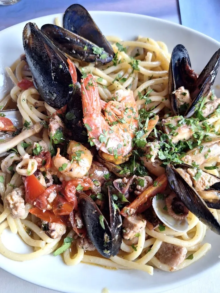 Lukas Hfd_A tunnara_Alcamo_review