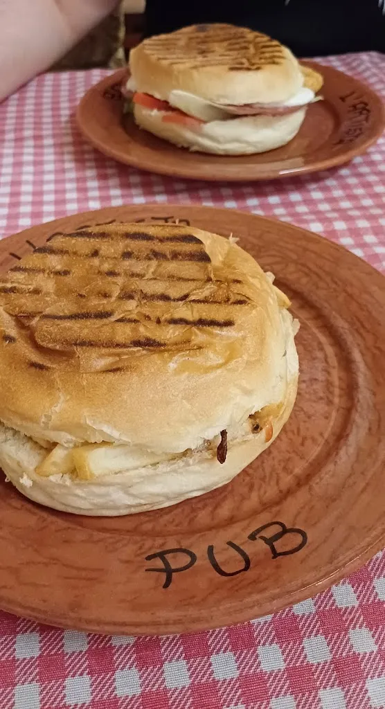 laulau_L' Artista Pub_Gioia del Colle_review