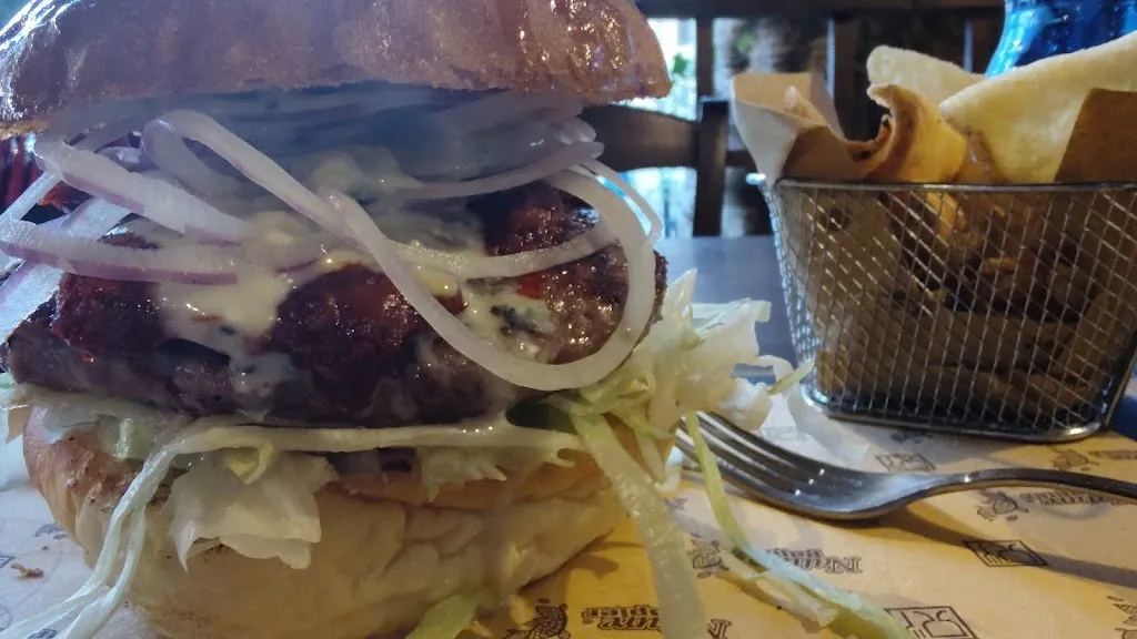 Ian Castle_Esko Burger_Alcamo_review