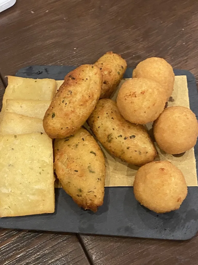 Jennifer Bongiovanni_Esko Burger_Alcamo_review