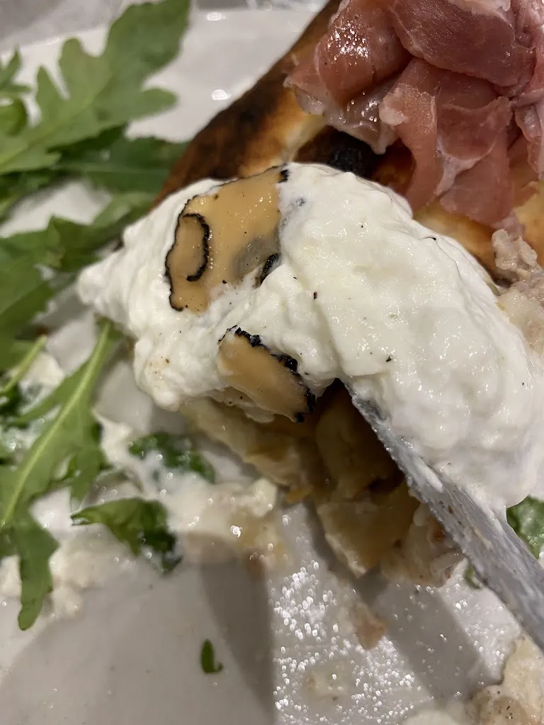 Kasia Nowak & Pedro Gondim_Magazzinazzi Ristorante & Pizzeria_Alcamo_review