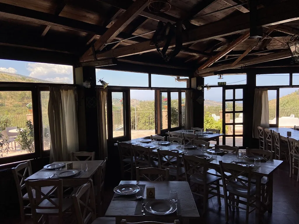 Casale Drinzi restaurant in Aliminusa