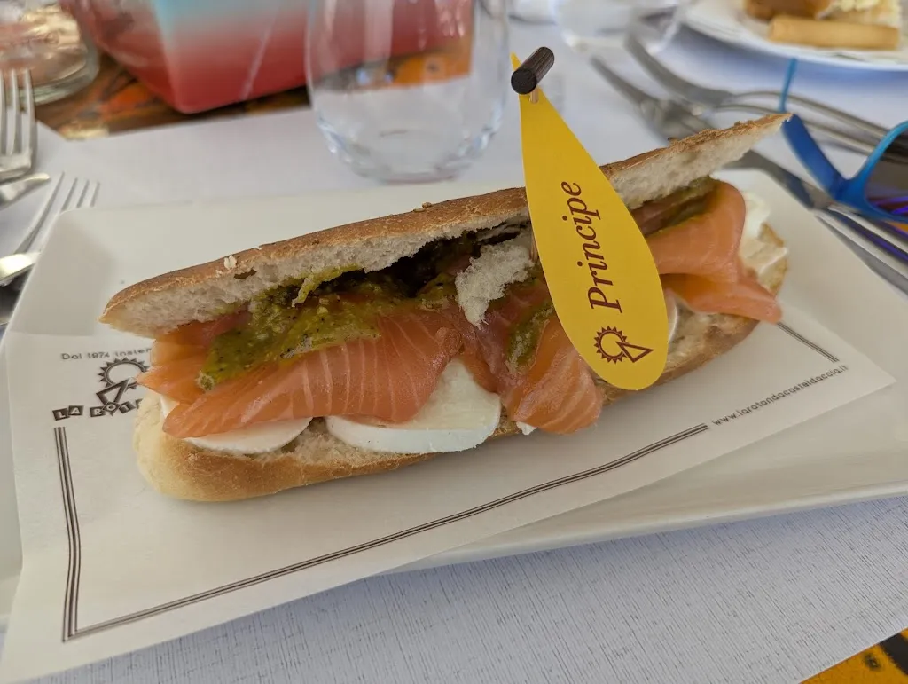 Adeel Arshad_La Rotonda di Casteldaccia_Altavilla Milicia_review