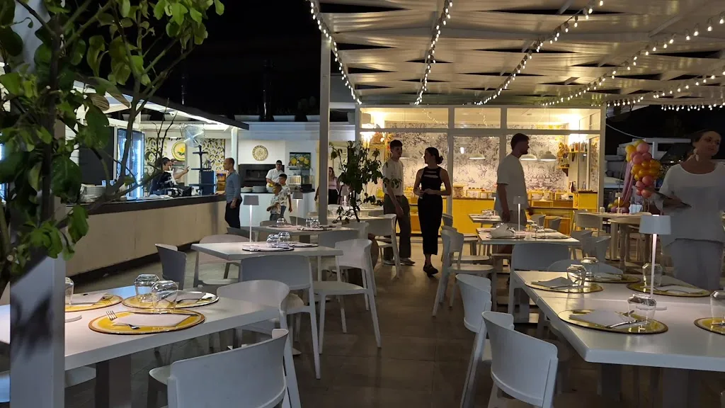 Blanco Sporting Club - Altavilla Milicia restaurant in Altavilla Milicia