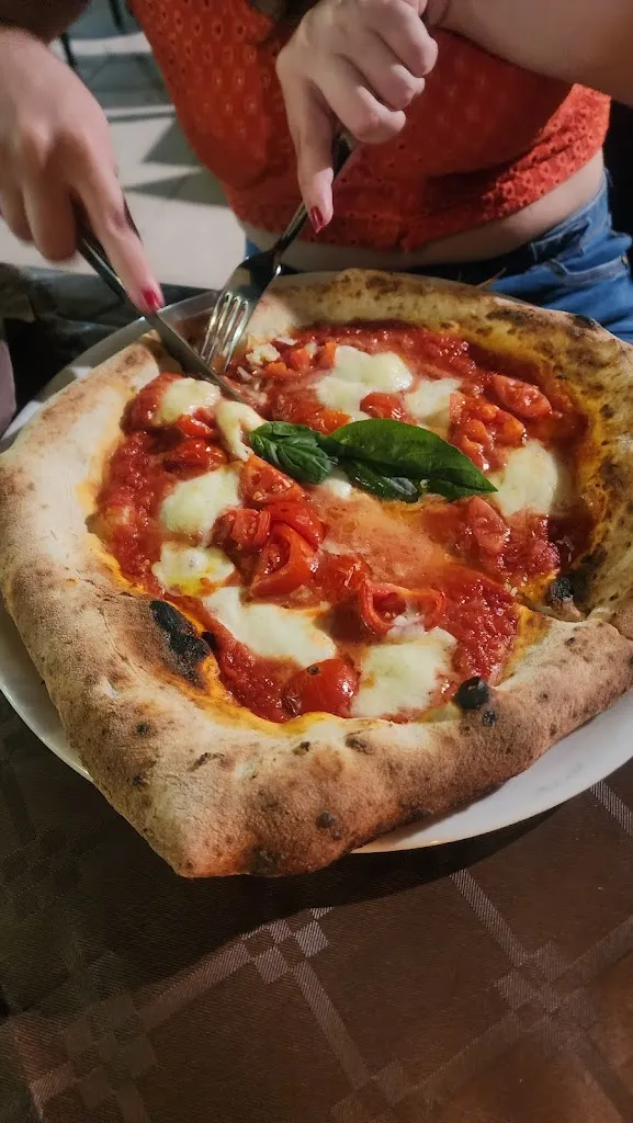 Gaetano_Bella Napoli Ristorante Pizzeria_Barcellona Pozzo di Gotto_Bewertung