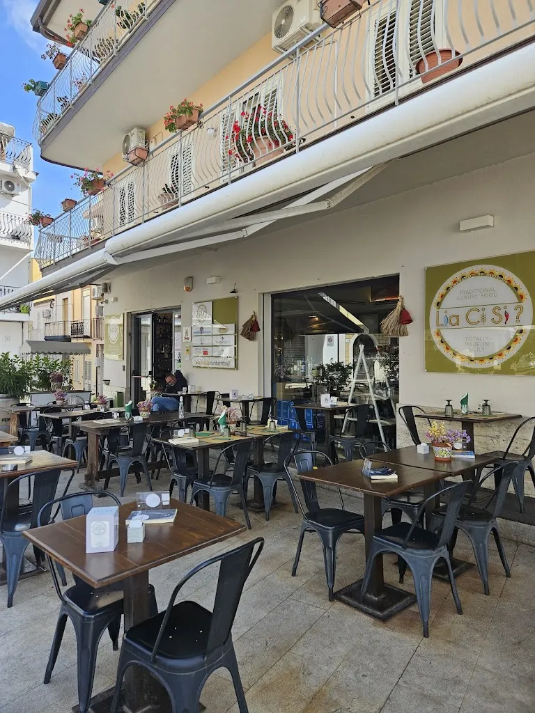 Lia Ci Si? restaurant in Barcellona Pozzo di Gotto