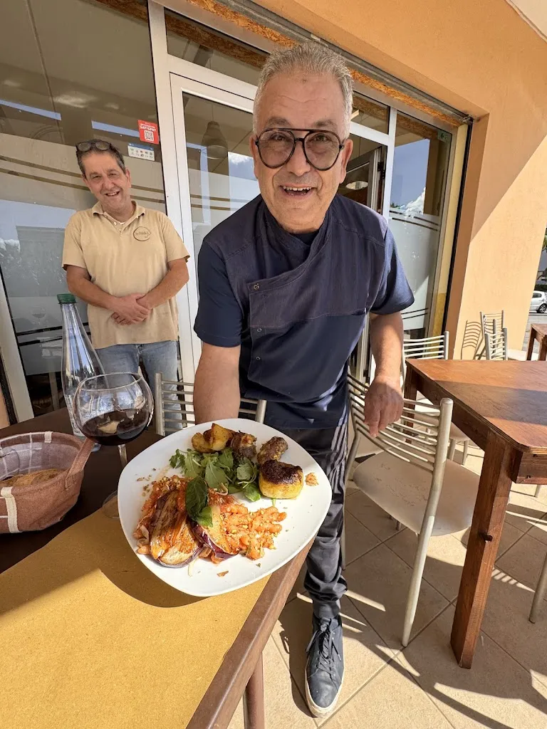 Claudia Bakker_La Bettola_Barcellona Pozzo di Gotto_recensione