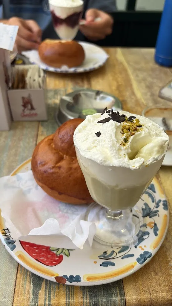 Federico Lastella_Tul bar_Barcellona Pozzo di Gotto_recensione