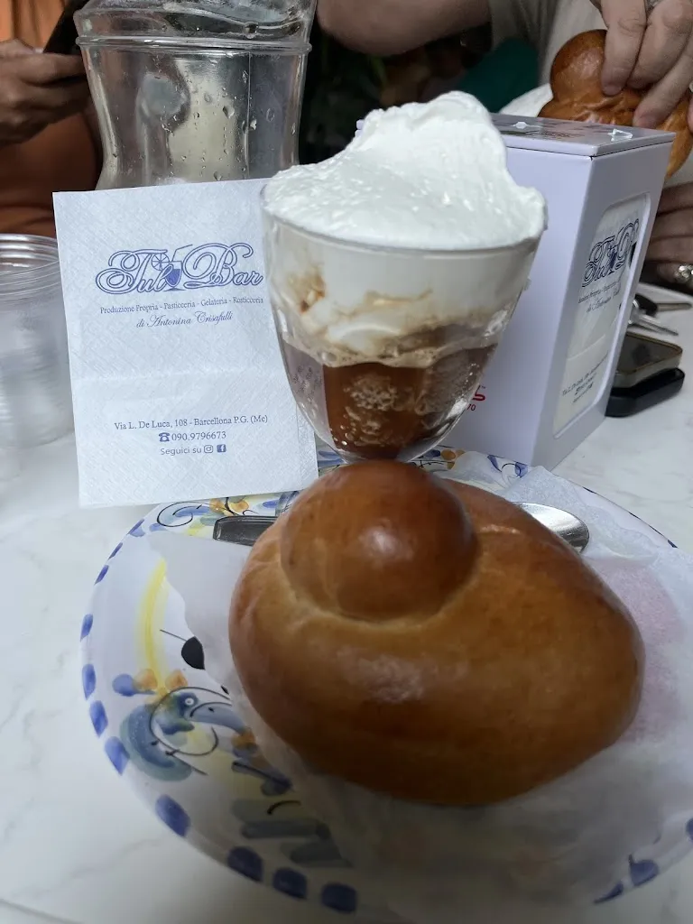 Adriana De Trovato_Tul bar_Barcellona Pozzo di Gotto_recensione