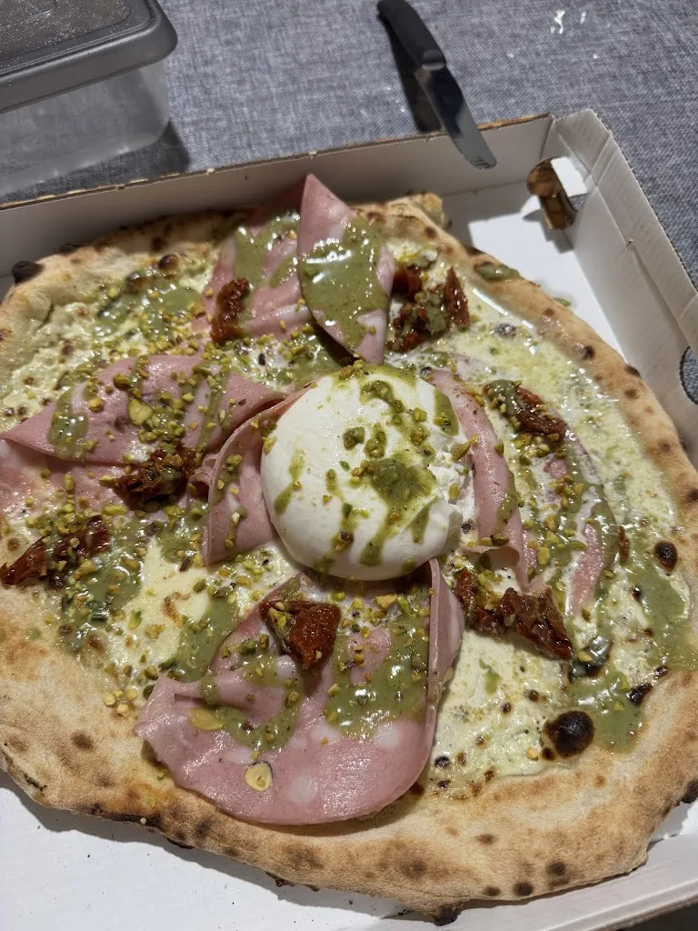 Signe Šimkus_Pizzeria Magico Forno_Belpasso_recensione