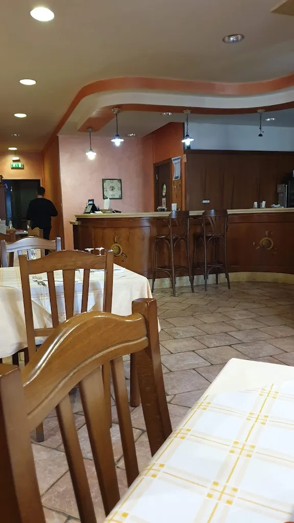 Alphio's Garden Ristorante Pizzeria B&B restaurant in Belpasso