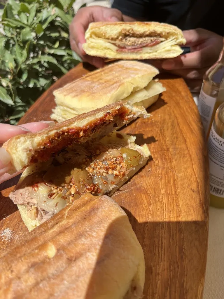 L Rijo_Veni A Tastari_Avola_review