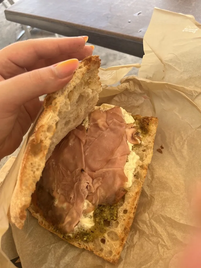 Mollie_A PUTIA RO PITITTU_Avola_review