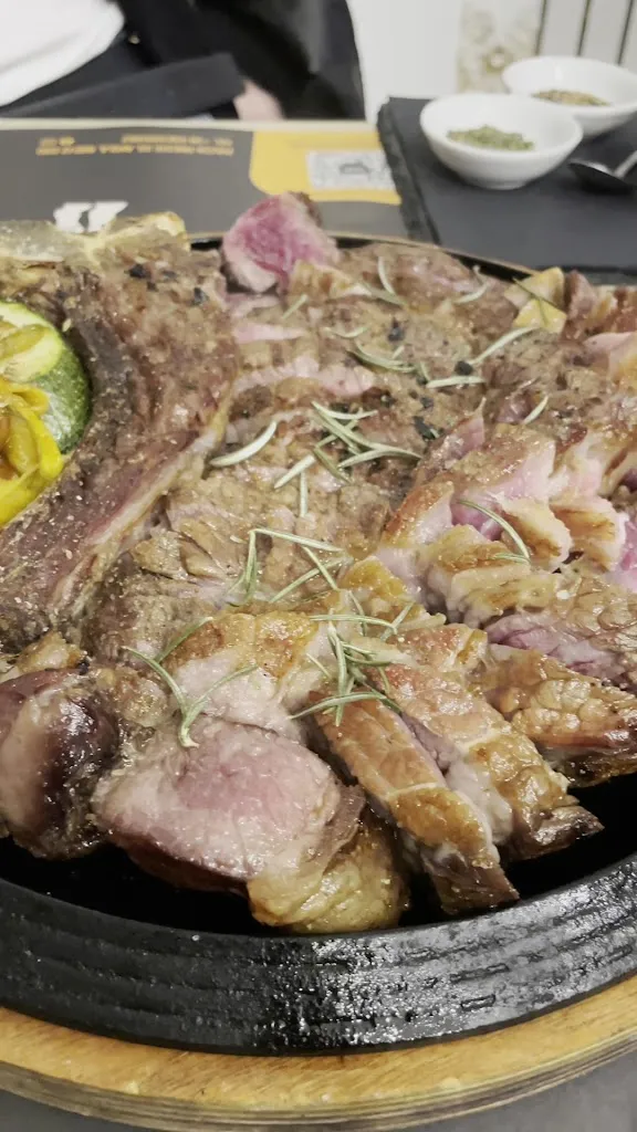 Summeat Steakhouse_Avola_slider_image_2