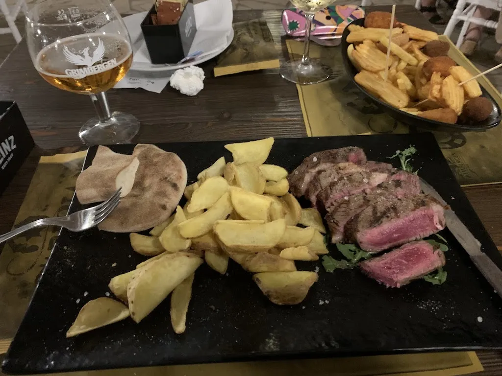 Leslie Hendy_Pizzeria Cabiria - Avola_Avola_review