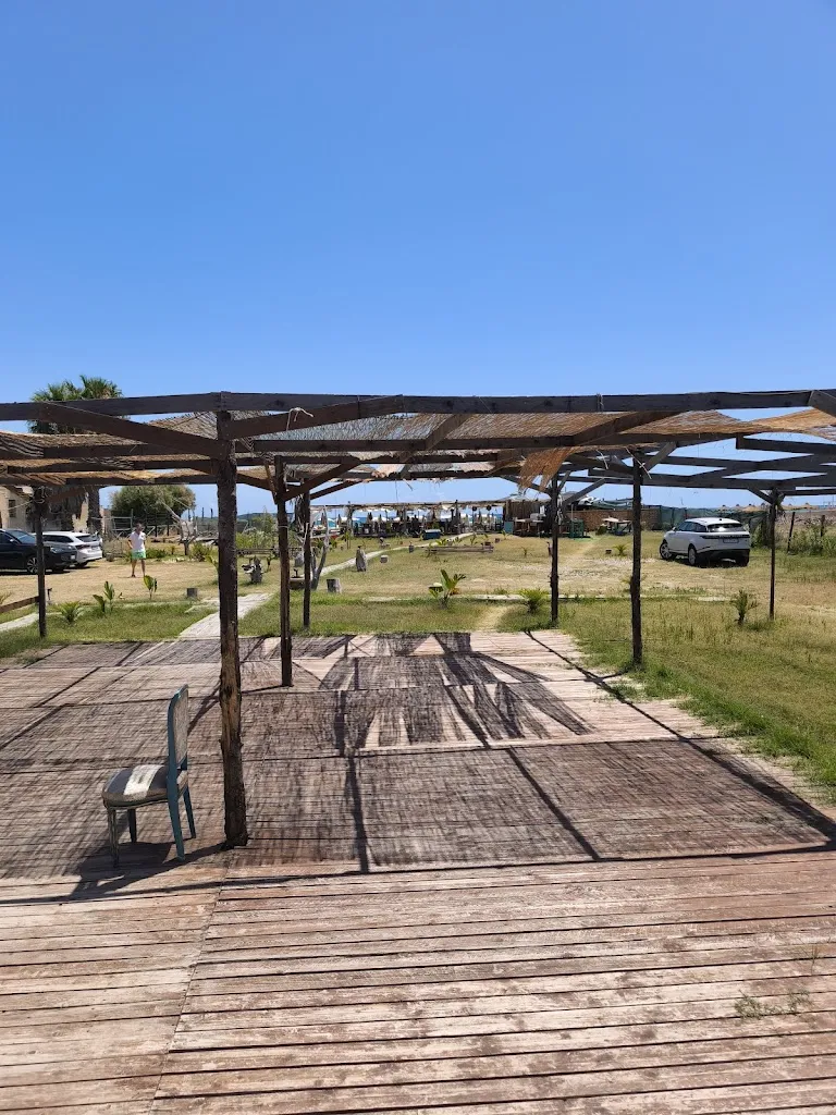 Hülya Saracci_VORIA BEACH_Avola_review