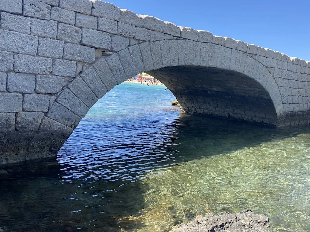 Peppe Giandinoto_VORIA BEACH_Avola_review