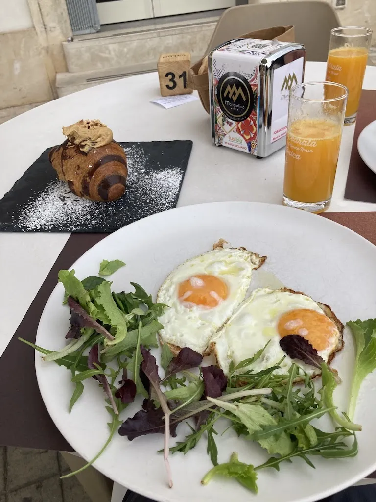 Colleen Silan_Novecento Mangiafico - Bistrot, Pizzeria, Pasticceria, Caffetteria, Long Drink. Avola._Avola_review