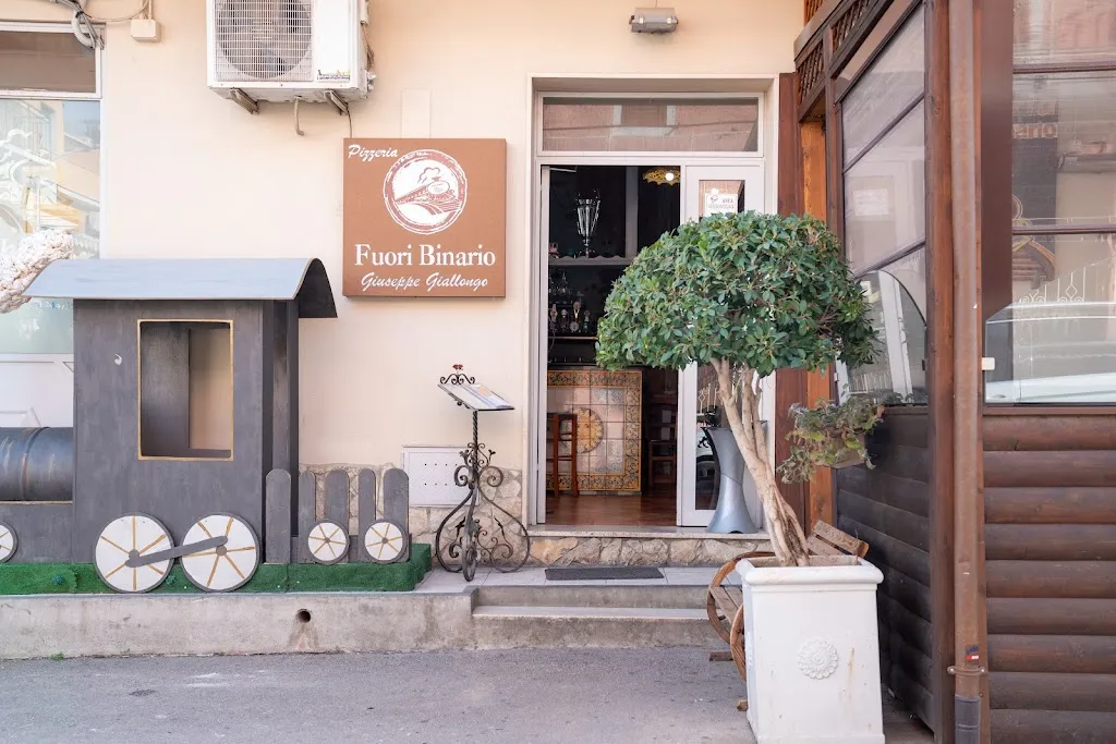 Pizzeria Fuori Binario restaurant in Avola