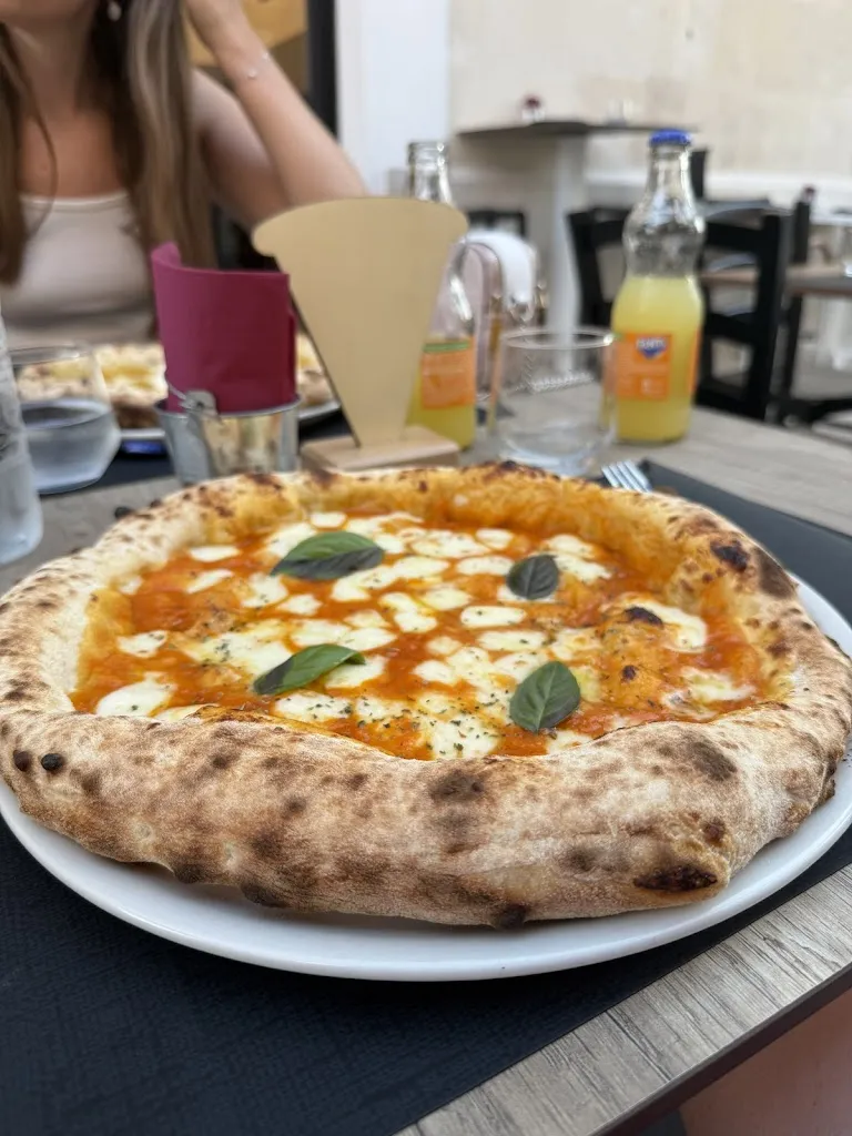 Celine Zawrel_Pizzeria Area 51_Avola_recensione