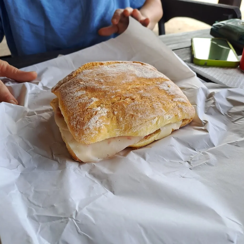 Naemi Rieß_Bar trattoria Pizzeria Cava Grande Ra Zia Gina_Avola_review