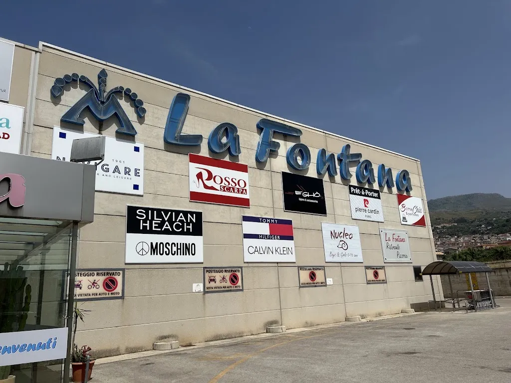 Centro Commerciale La Fontana GALLERIA e CONAD restaurant in Borgetto